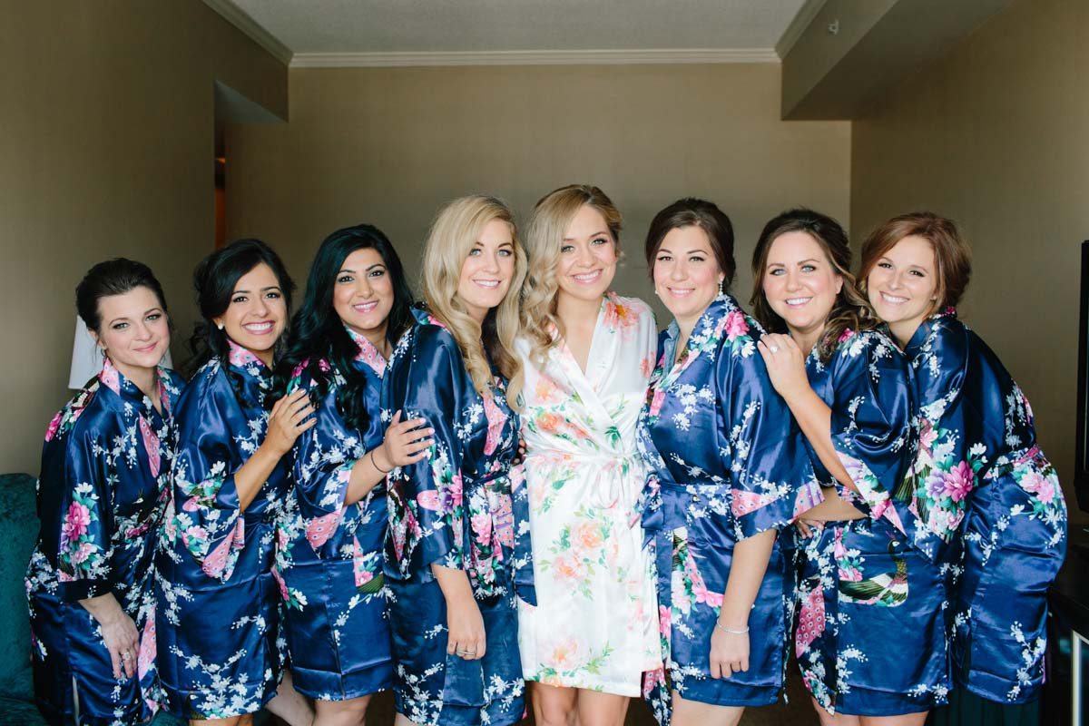 bridesmaids-getting-ready-matching-robes