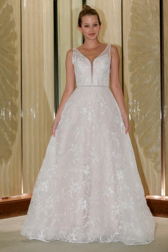  Randy  Fenoli  Fall 2019 Collection ChicagoStyle Weddings 