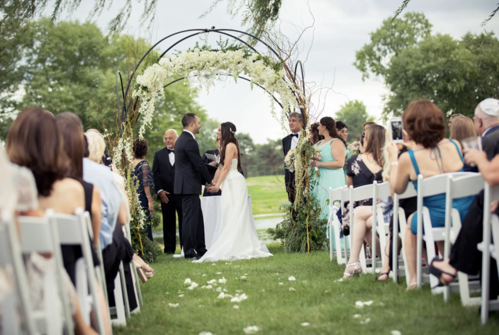 outdoor wedding at Kemper lakes