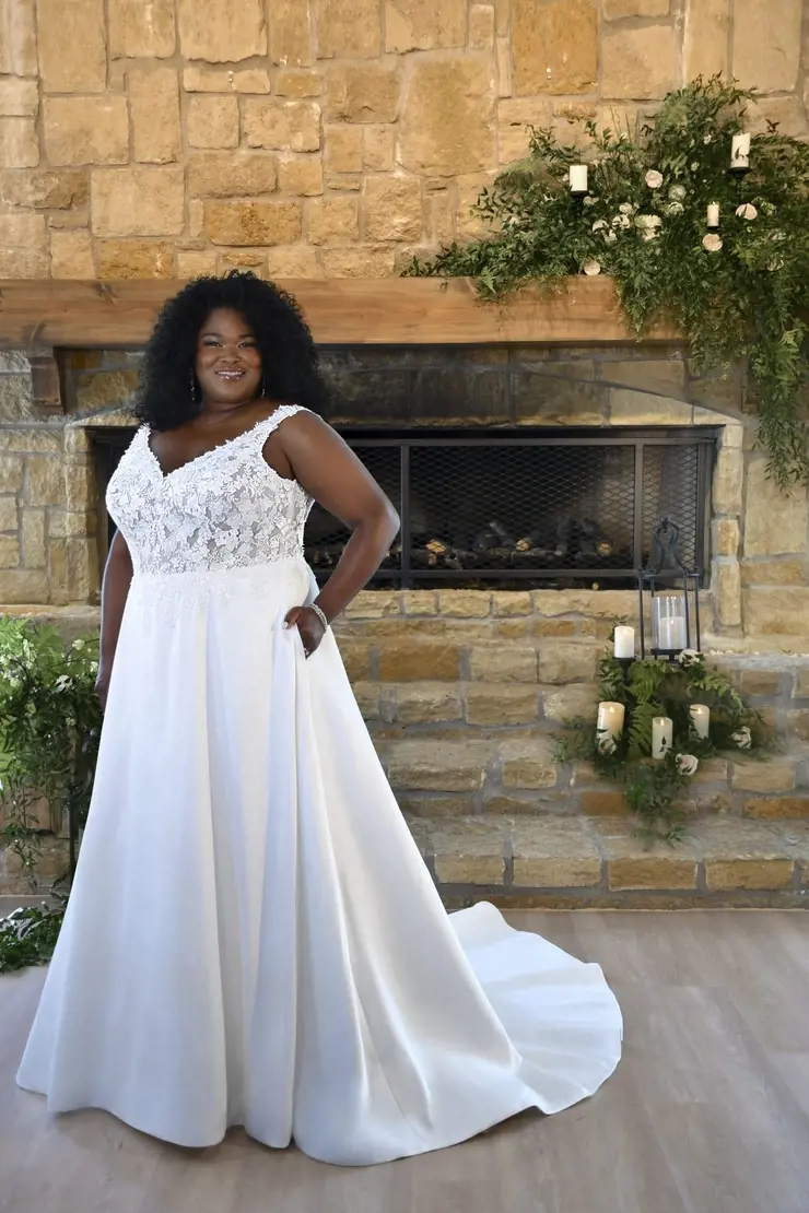 Føde heldig metrisk Plus Size Wedding Dress Trunk Show - Volle's Bridal and Boutique - Chicago  Style Weddings