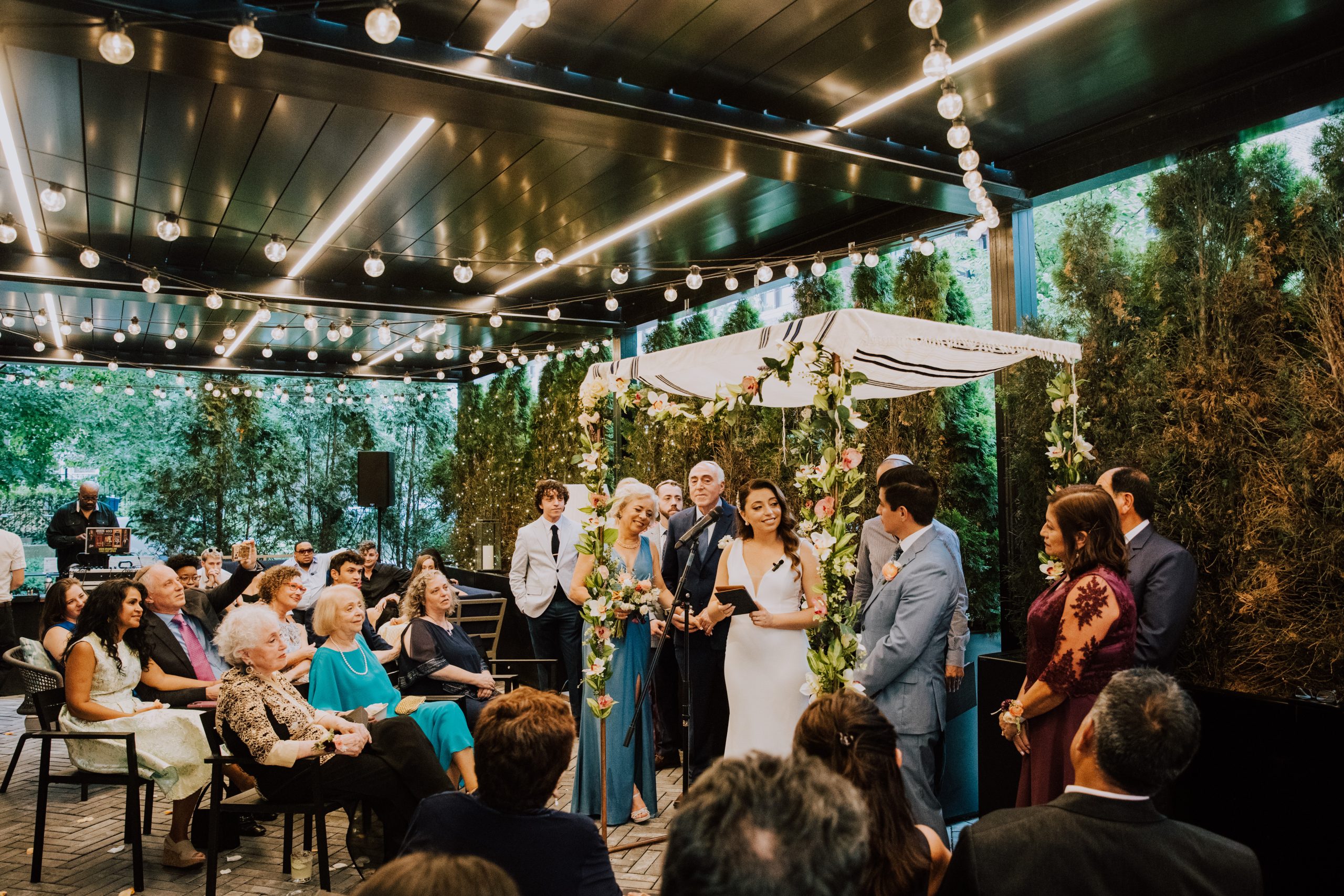 Outdoor wedding ceremony at Sophy hotel Hyde Park